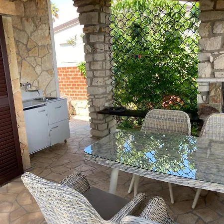 Nyaraló House Karigador