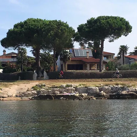 بيت للعطل House *