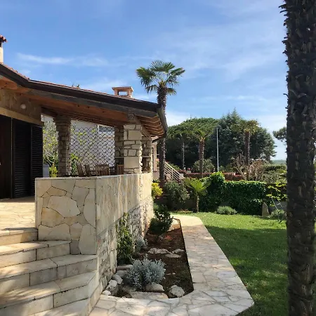 펜션 House 카리가도르